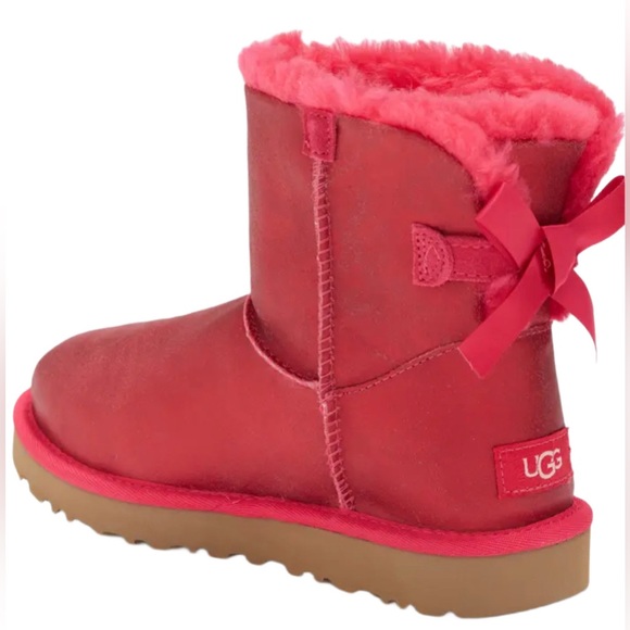 UGG 🆕 Mini Bailey Bow II Faux Shearling
Bootie. Size 9. Gorgeous rare color 🎁! - Picture 3 of 5